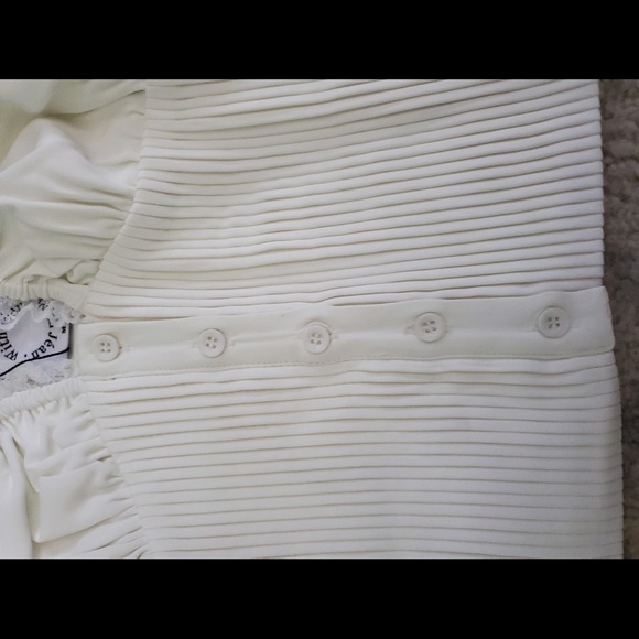 NWT With Jéan Remi lace puff sleeve top - SIZE M - Picture 7 of 11